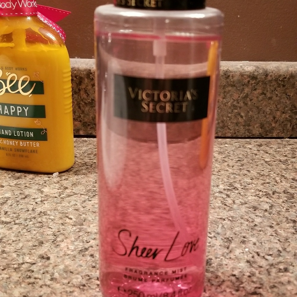 Sheer love Victoria secret spray❤